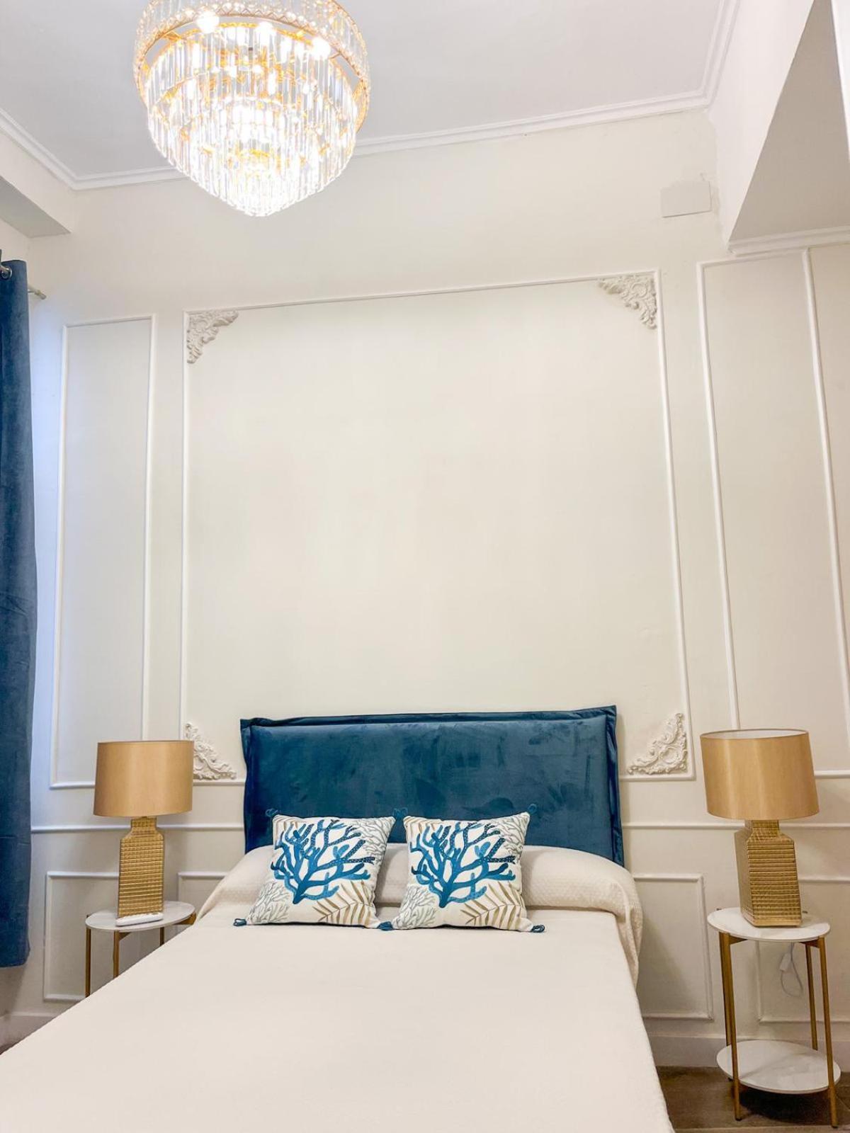 Apartamentos Loles De Cisneros Catedral Málaga Esterno foto